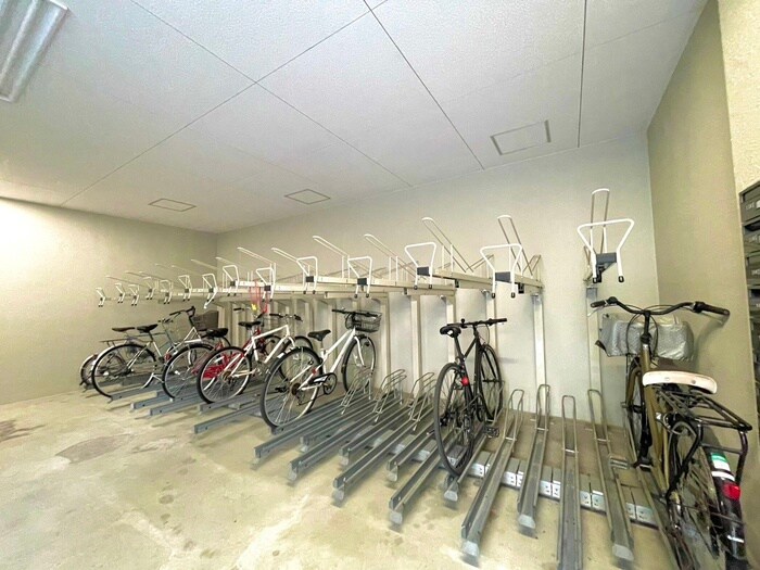 物件外観写真5　(駐輪場)