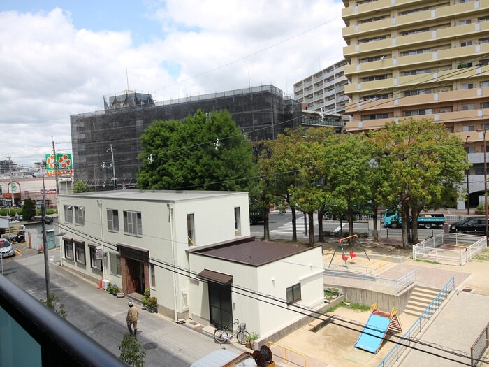 物件内観写真16　(室内からの展望)