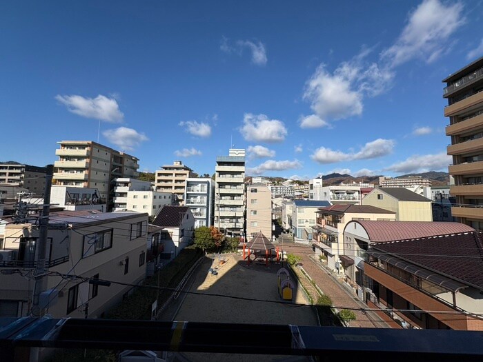 物件内観写真15　(室内からの展望)