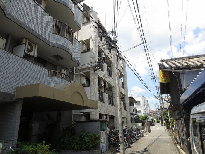 物件外観写真4　(エントランス部分)