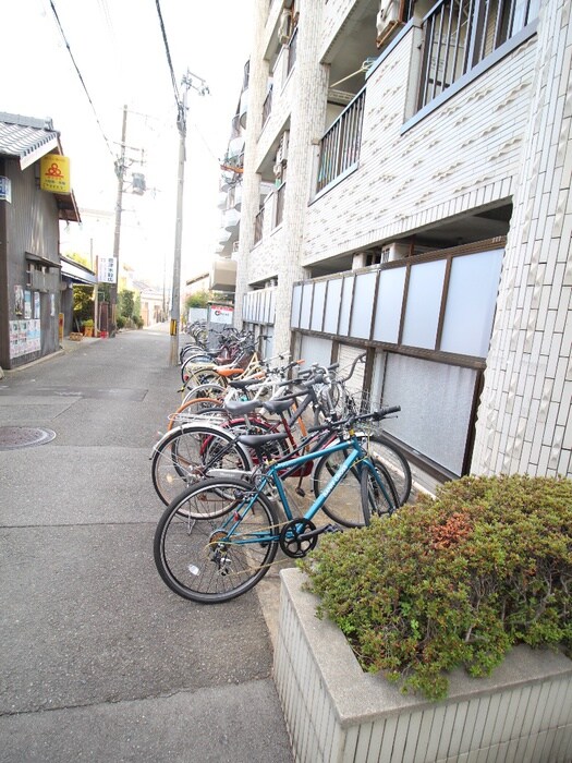 物件外観写真5　(駐輪場)