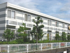 レオパレスミルキ－ウェイ南棟外観写真