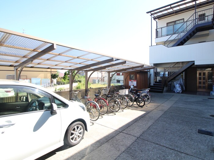 物件外観写真3　(駐輪場)