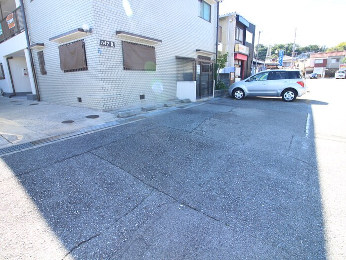 物件外観写真5　(駐車場)