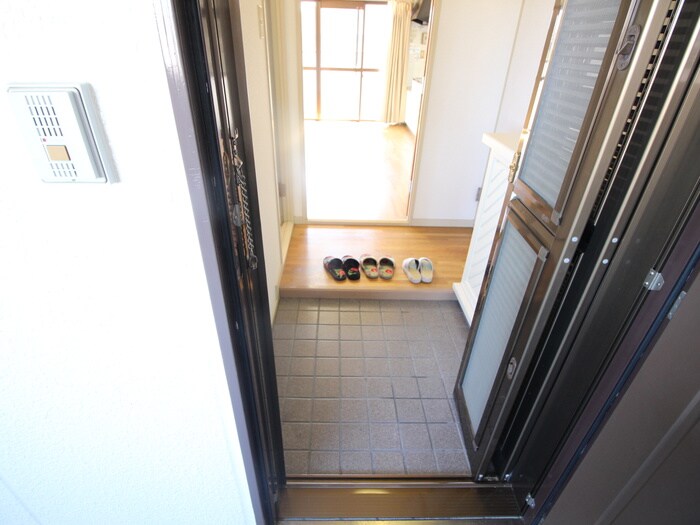 物件内観写真18　(玄関)