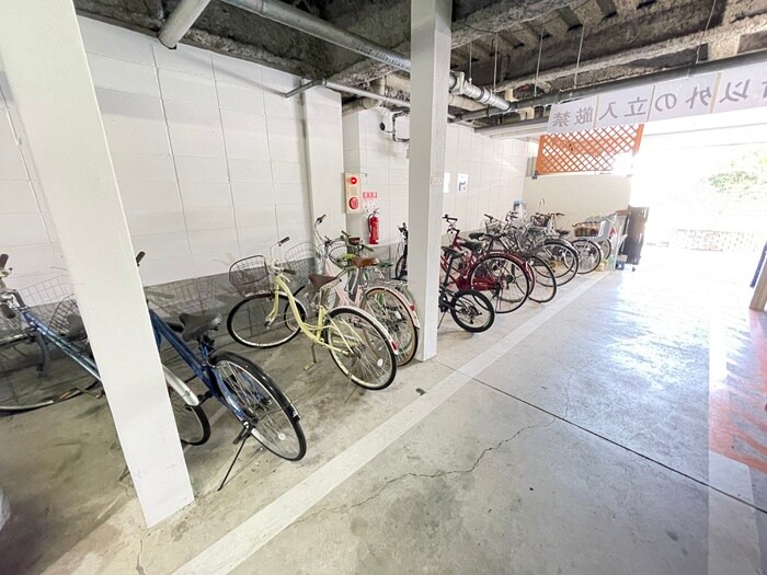 物件外観写真3　(駐輪場)