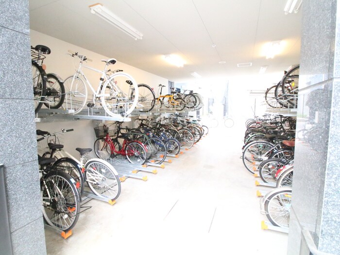 物件外観写真4　(駐輪場)