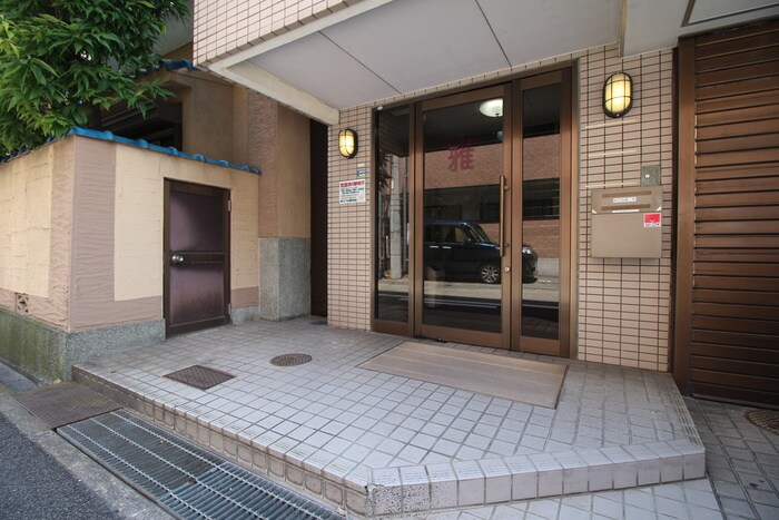 物件外観写真2　(エントランス部分)