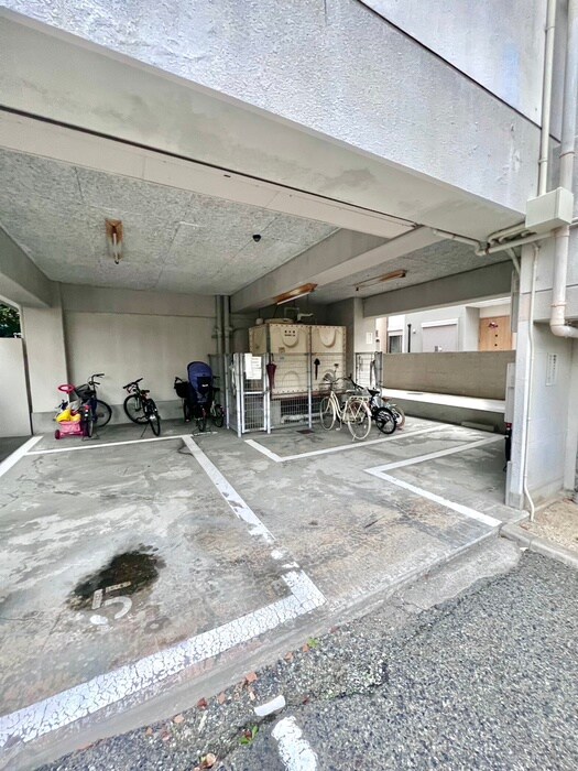 物件外観写真6　(駐輪場)