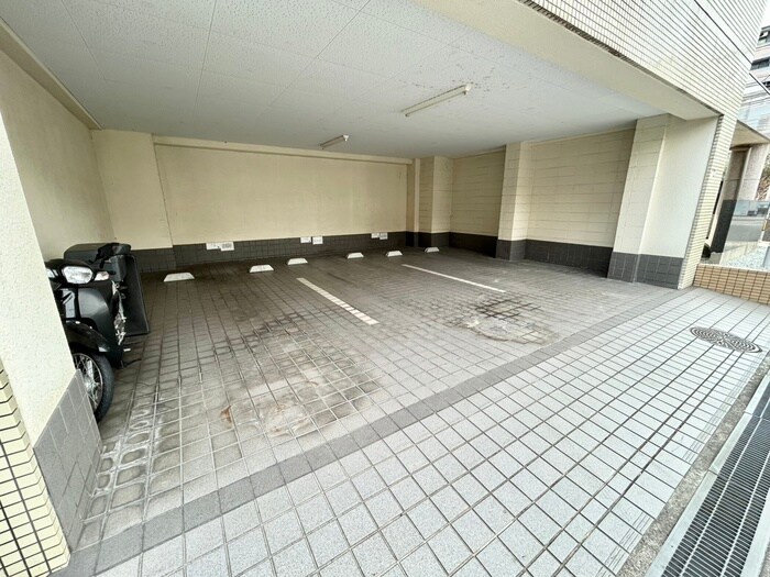 物件外観写真3　(駐車場)