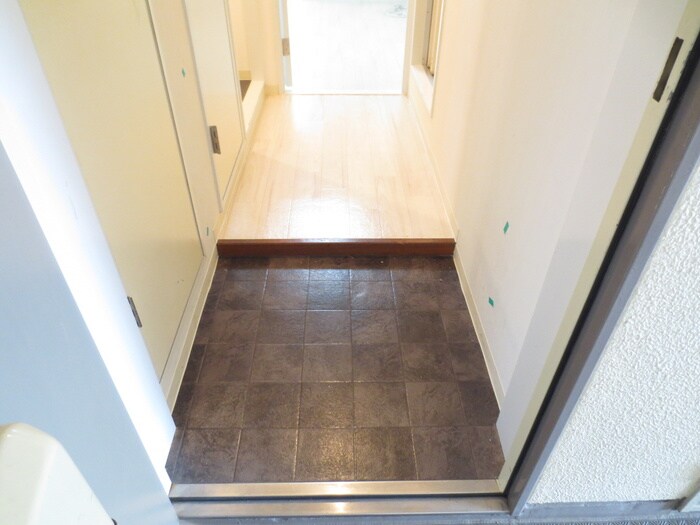 物件内観写真10　(玄関)