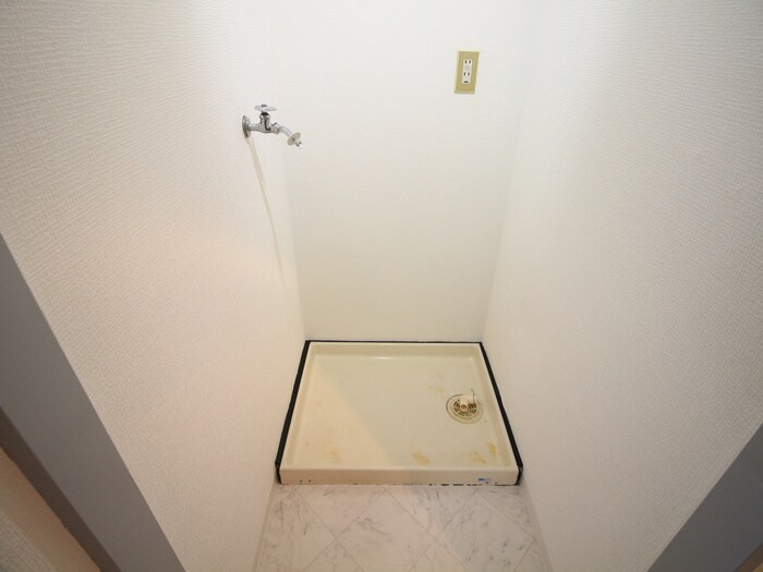 物件内観写真15　(洗濯機置場)