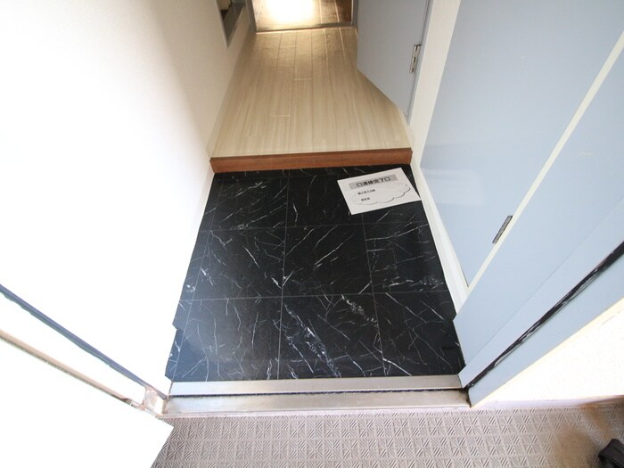 物件内観写真17　(玄関)