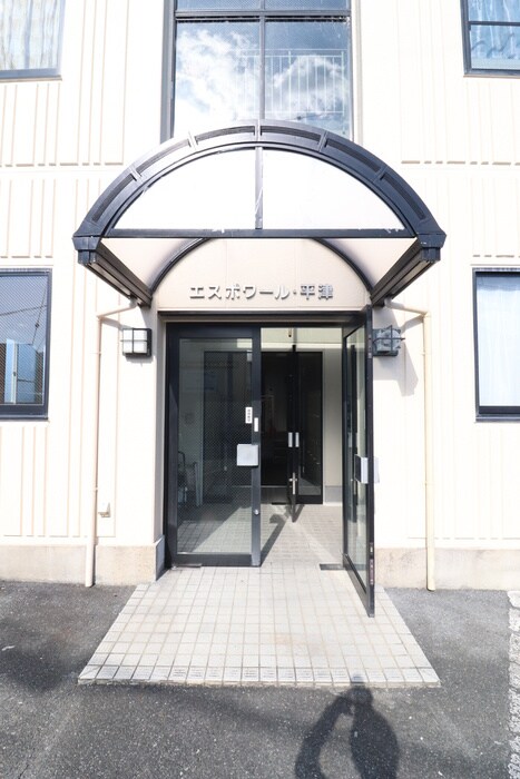 物件外観写真2　(エントランス部分)