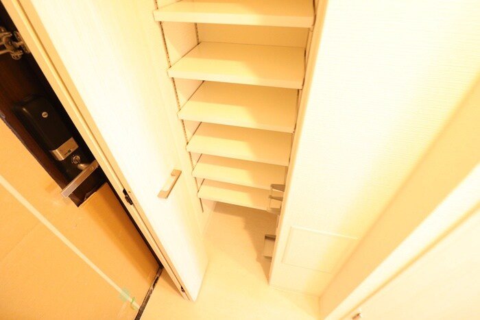 物件内観写真9　(靴箱)