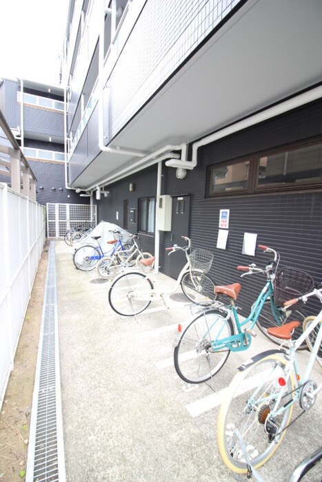 物件外観写真6　(駐輪場)