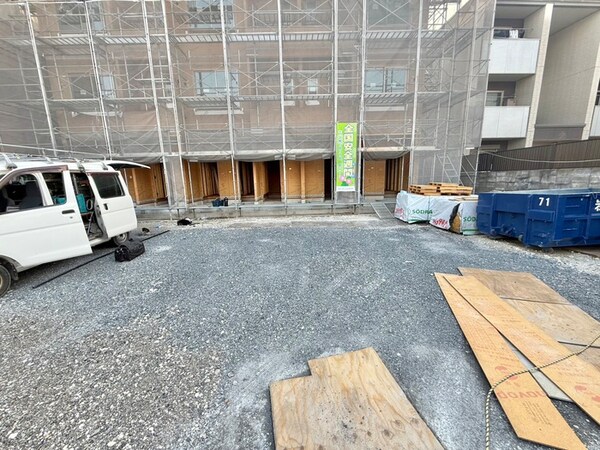 建築中
