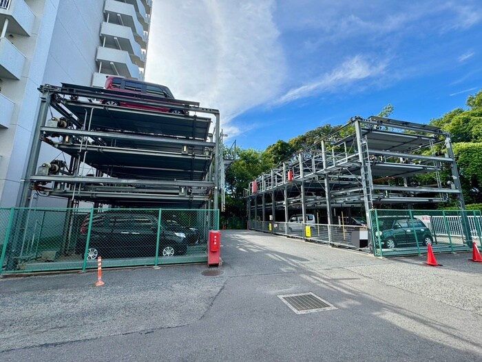 物件外観写真4　(駐車場)