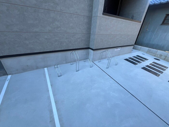 物件外観写真6　(駐輪場)