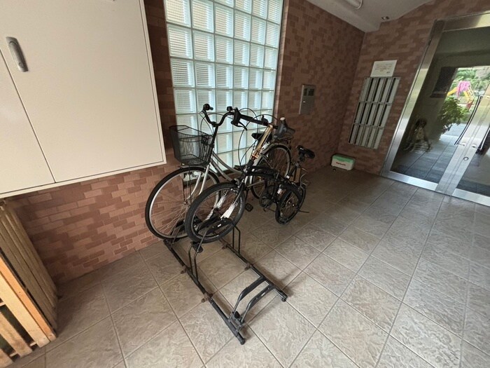 物件外観写真6　(駐輪場)