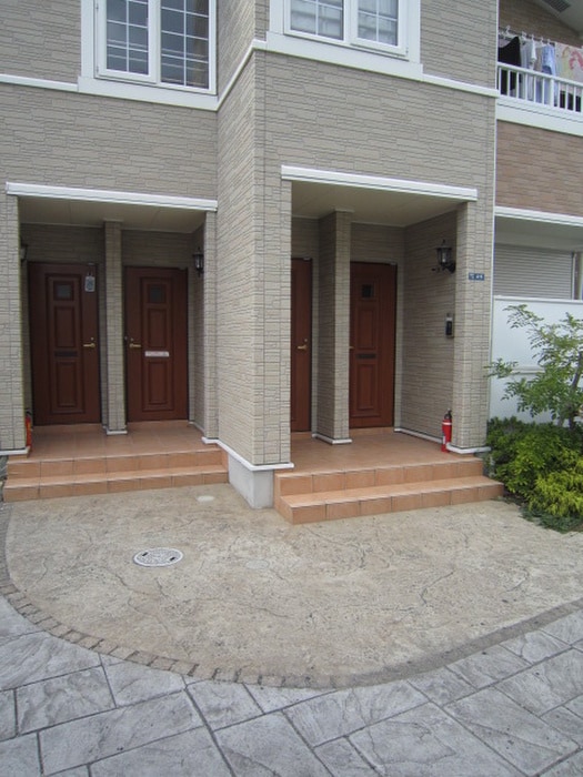 物件外観写真4　(エントランス部分)