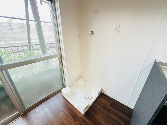 物件内観写真13　(洗濯機置場)