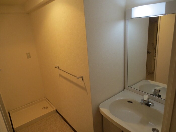 物件内観写真7　(洗濯機置場)