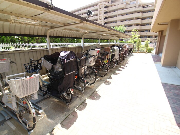 物件外観写真5　(駐輪場)