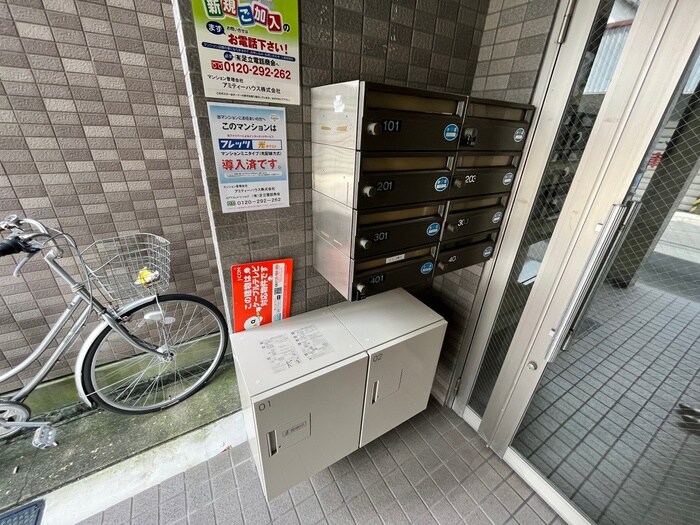 物件外観写真5　(エントランス部分)