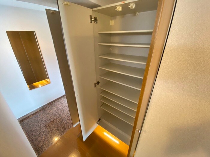 物件内観写真4　(靴箱)