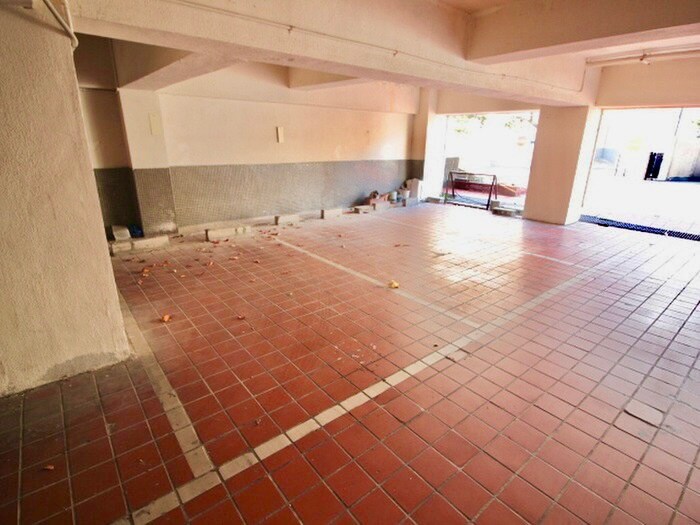 物件外観写真3　(駐車場)