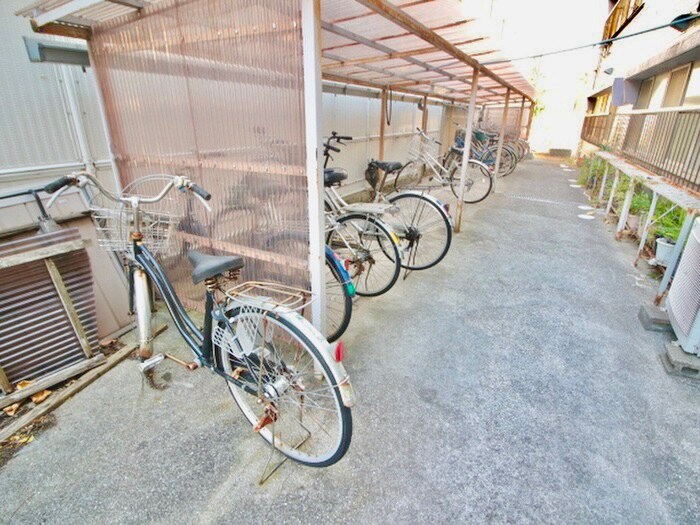 物件外観写真6　(駐輪場)