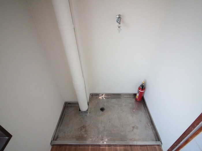 物件内観写真14　(洗濯機置場)