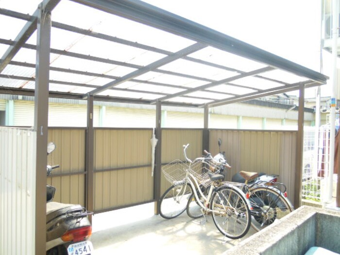 物件外観写真4　(駐輪場)