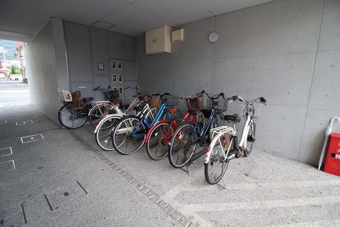 物件外観写真5　(駐輪場)