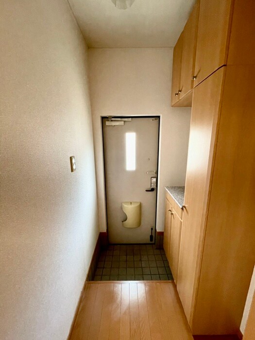 物件内観写真7　(玄関)