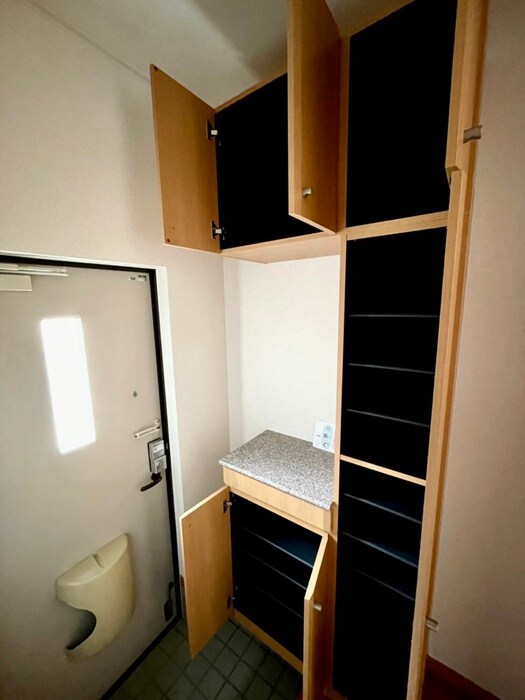 物件内観写真8　(靴箱)