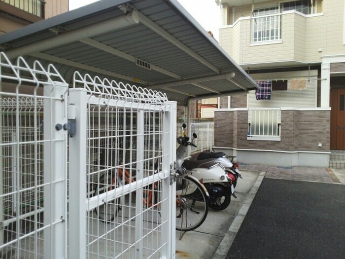 物件外観写真4　(駐輪場)