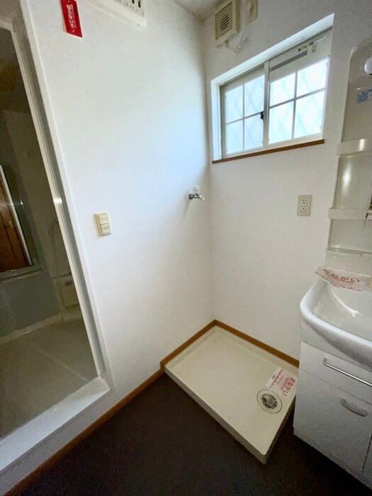 物件内観写真11　(洗濯機置場)