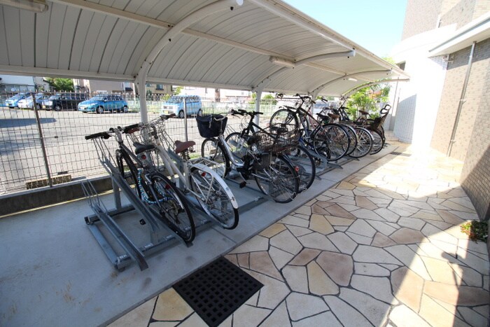 物件外観写真5　(駐輪場)