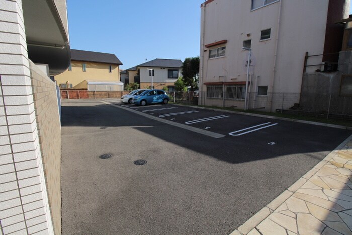 物件外観写真6　(駐車場)