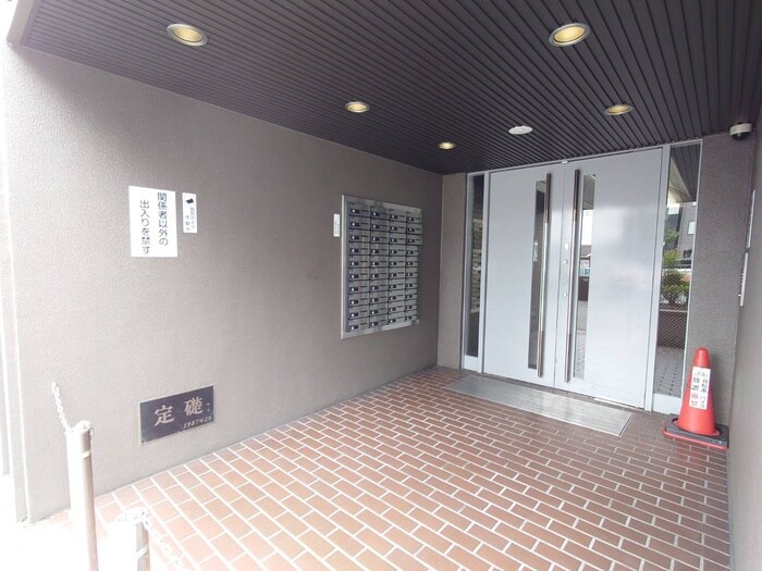 物件外観写真3　(エントランス部分)