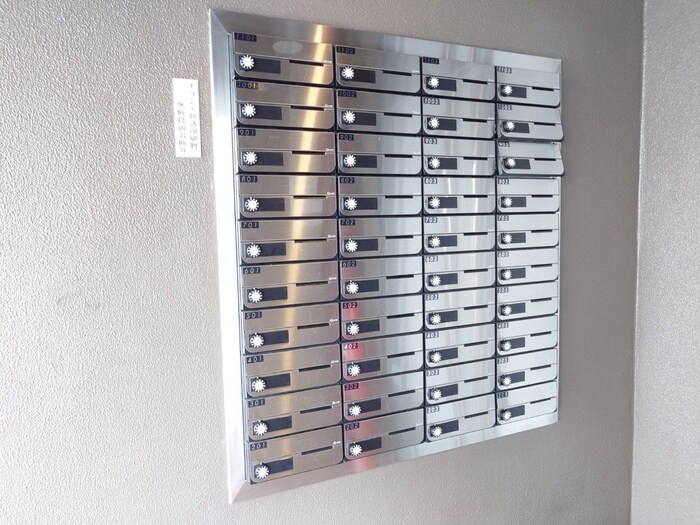 物件外観写真5　(エントランス部分)