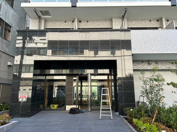 物件外観写真3　(エントランス部分)