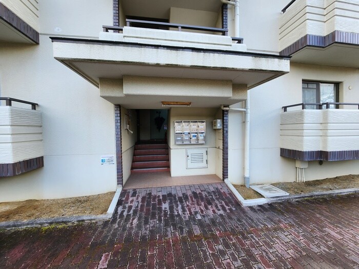 物件外観写真3　(エントランス部分)