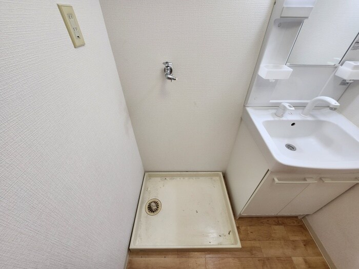 物件内観写真10　(洗濯機置場)