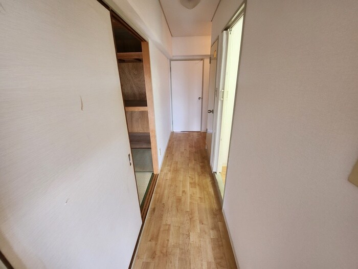 物件内観写真17　(廊下)