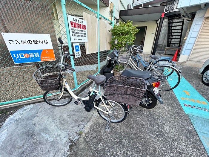 物件外観写真4　(駐輪場)