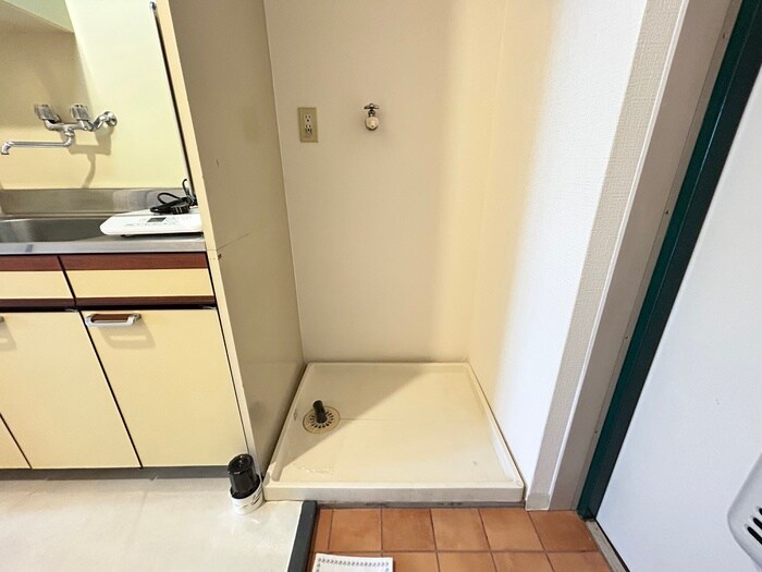 物件内観写真16　(洗濯機置場)