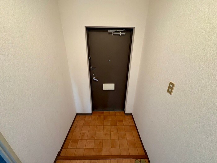 物件内観写真18　(玄関)